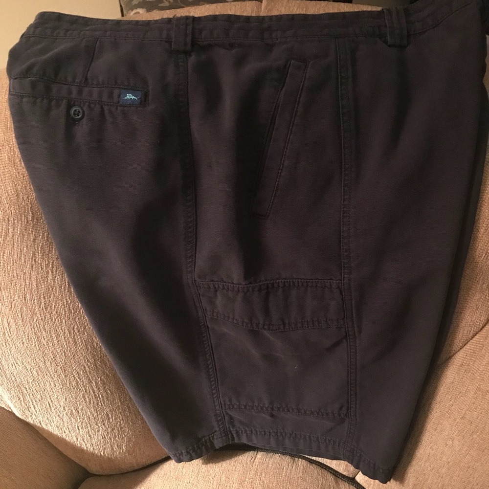 Tommy Bahama Men’s Navy shorts sz 36